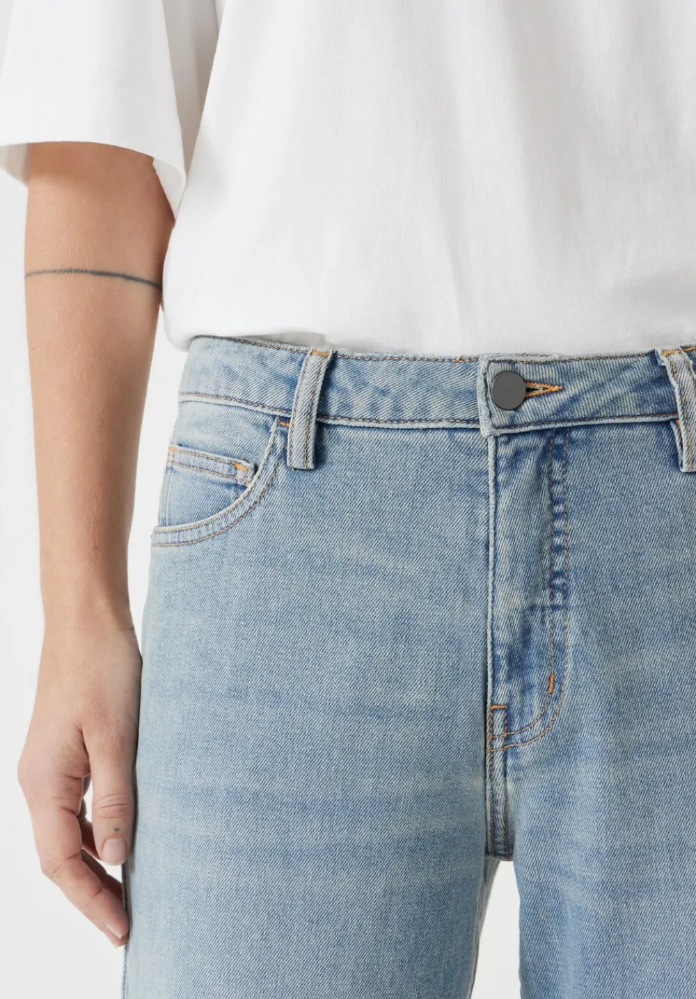 hush Jeans|Agnes Straight Leg Jeans Light Authentic Blue