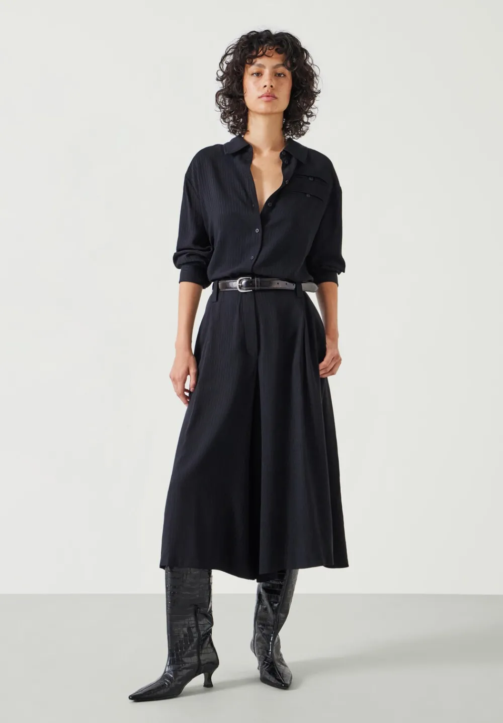 hush Trousers|Akira Pinstripe Culotte Washed Black
