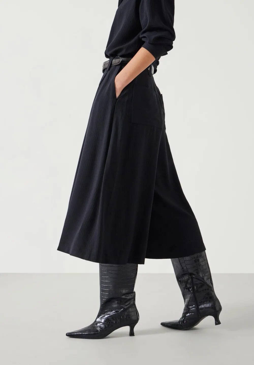 hush Trousers|Akira Pinstripe Culotte Washed Black