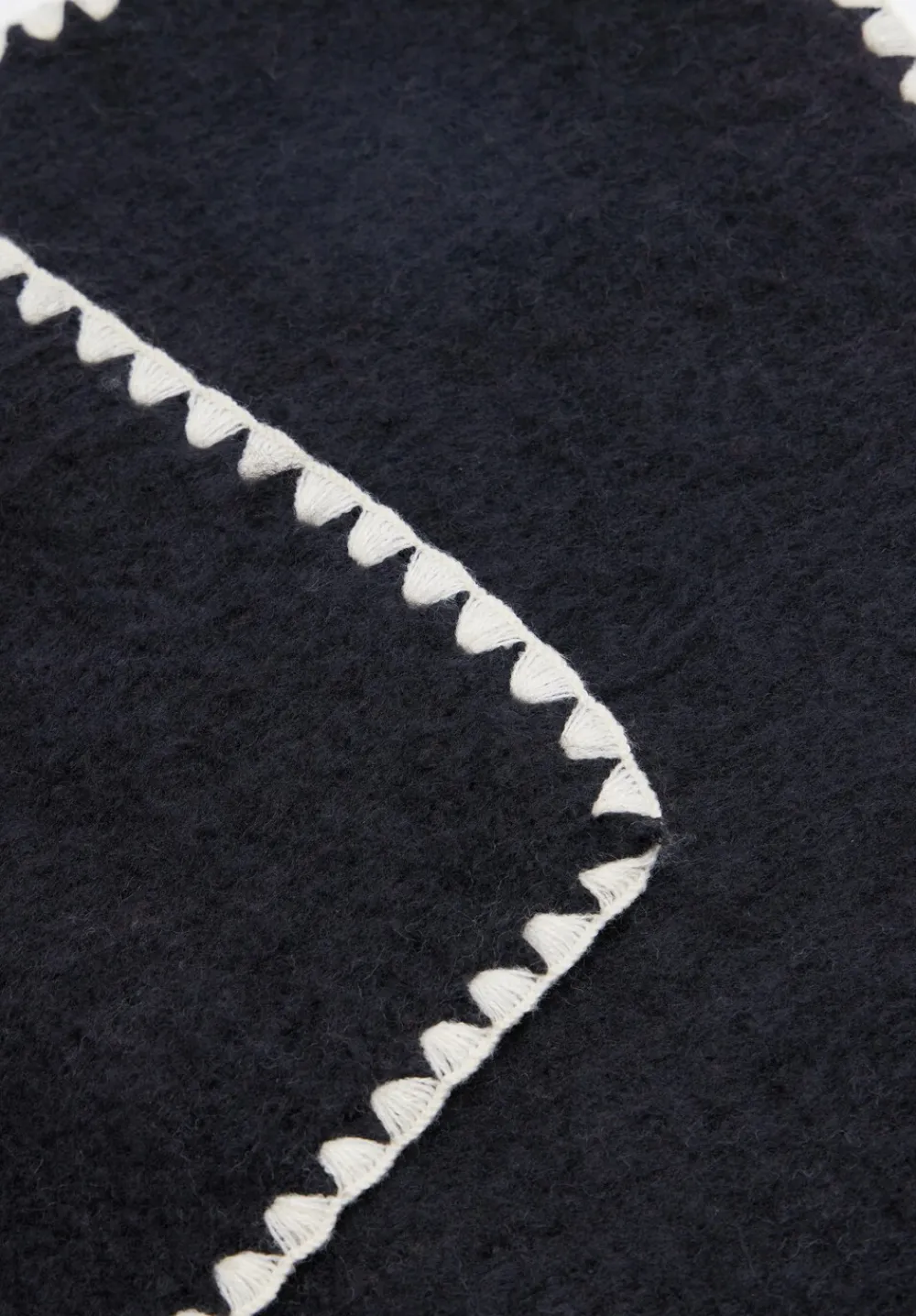 hush Scarves|Blanket Stitch Scarf Black/Cream