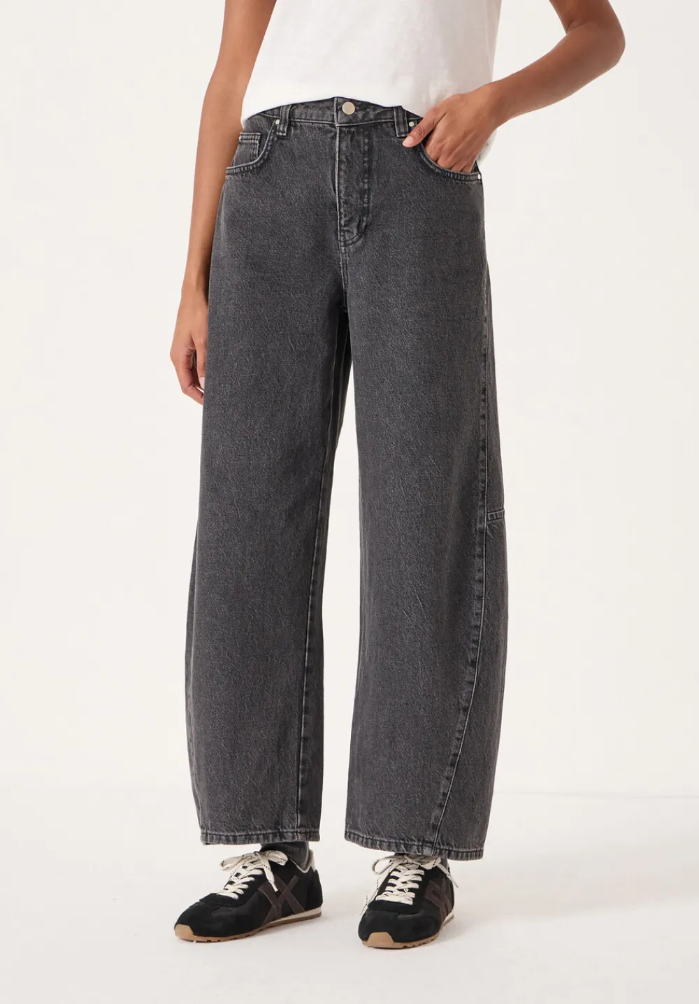 hush Jeans|Bree Horseshoe Barrel Leg Jeans Washed BlackWashed Black