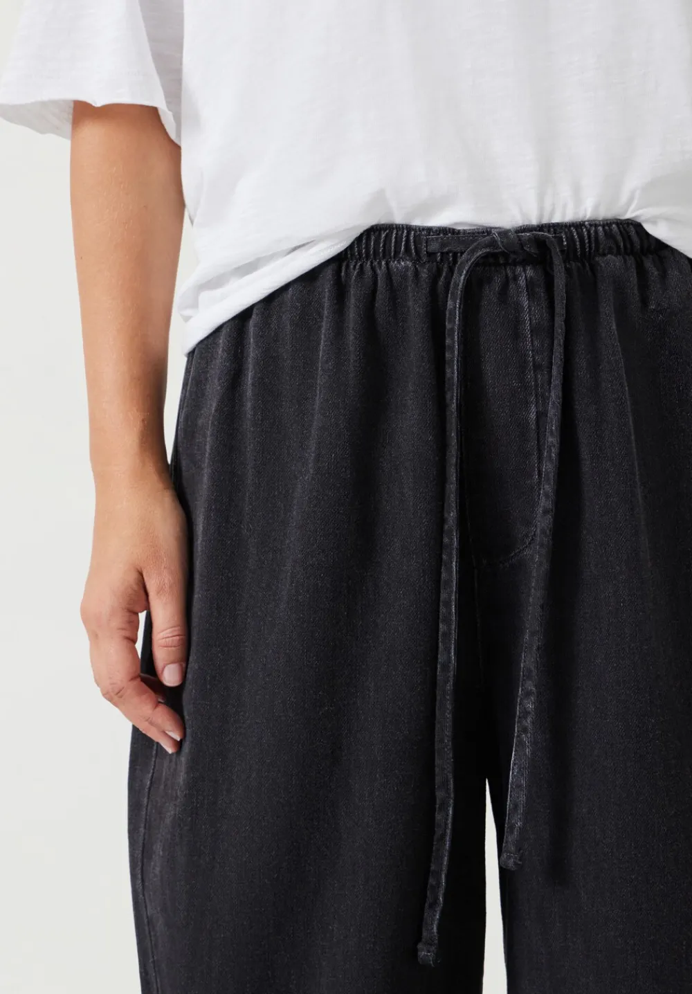 hush Jeans|Clio Wide Leg Tie Waist Jeans Washed Black