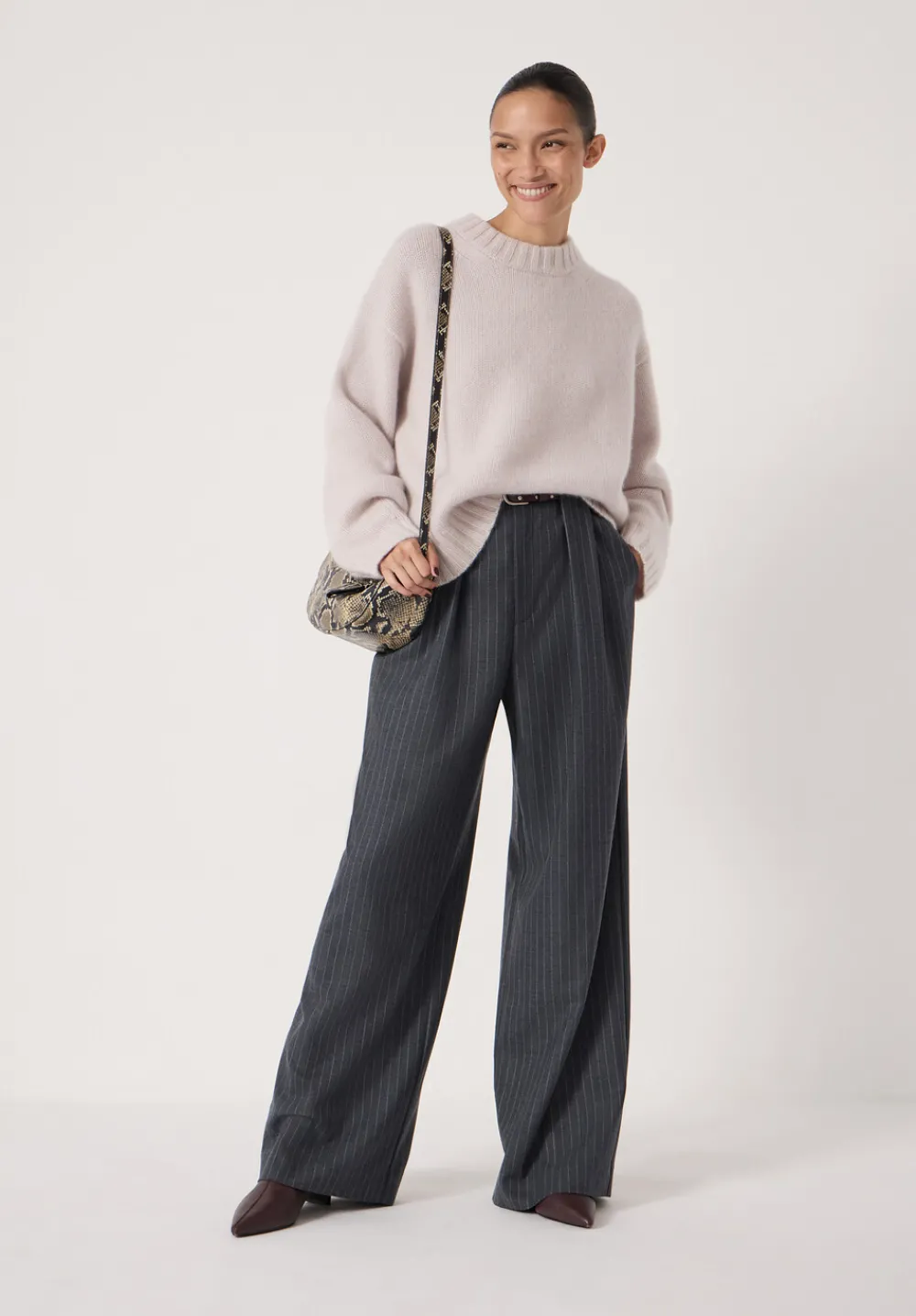 hush Jumpers & Cardigans|Cora Relaxed Chunky Cashmere Crew Jumper Milk White