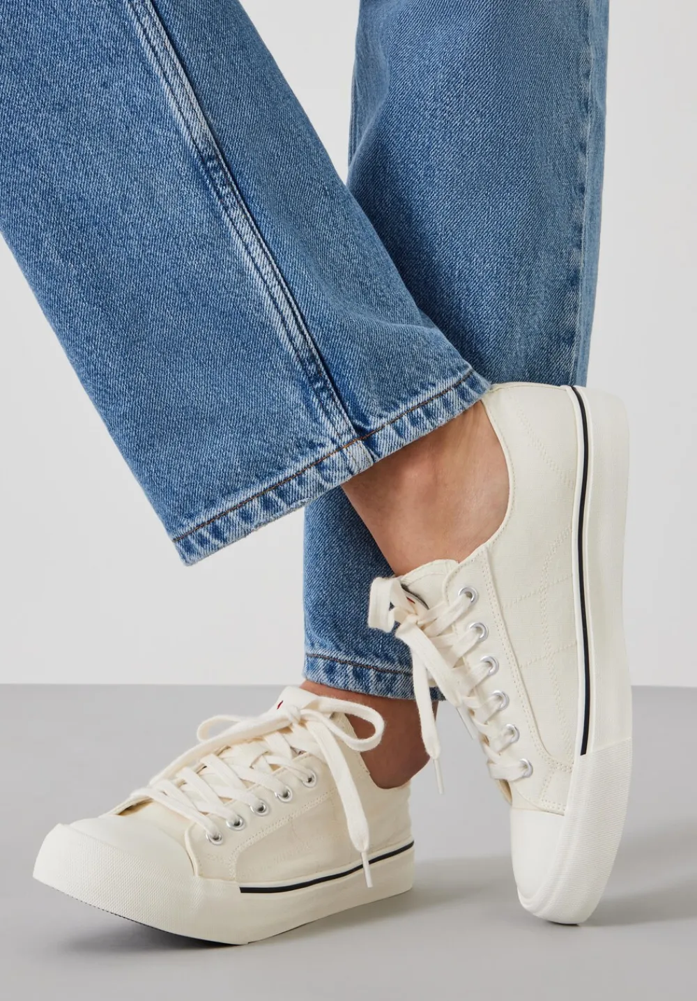 hush Trainers|Finley Canvas Trainers Off White