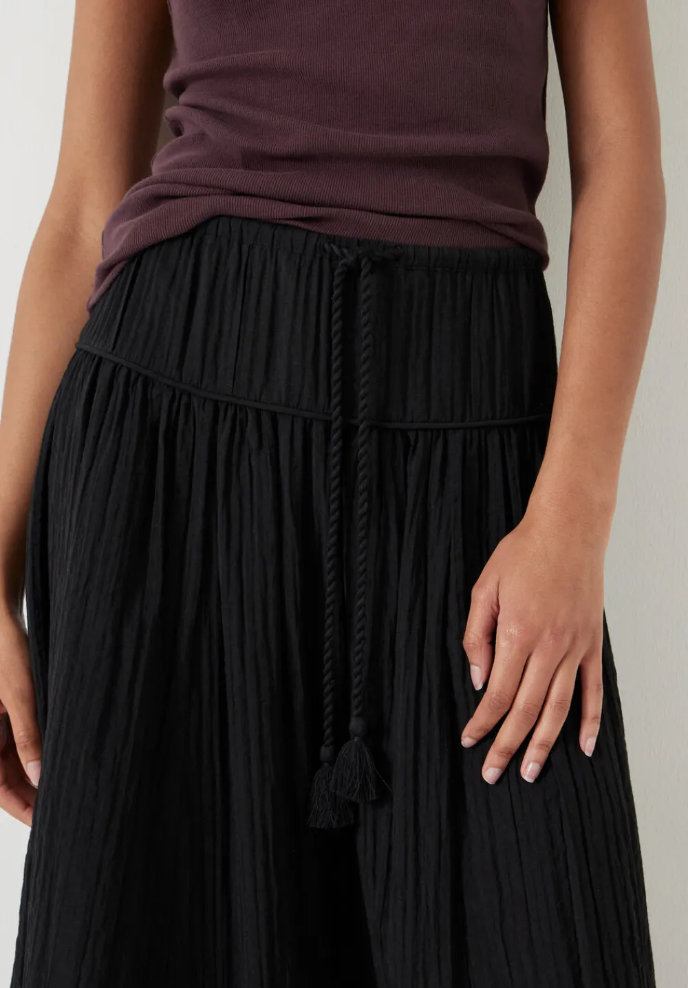 hush Skirts|Gathered Detail Midi Skirt Washed Black