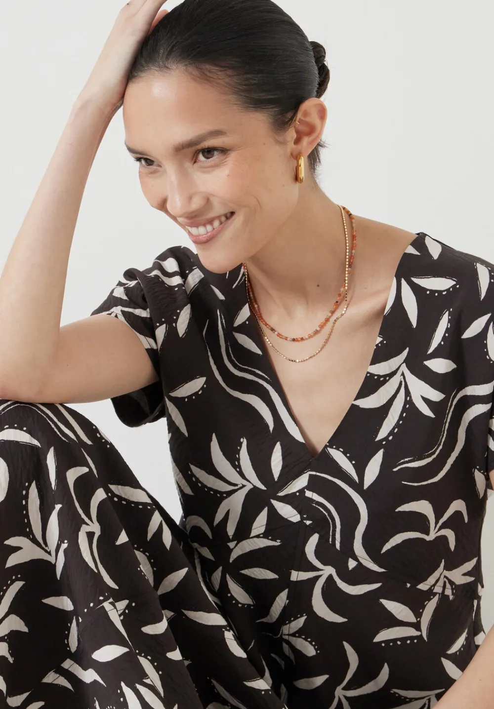 hush Dresses|Grace Air Flow V-Neck Maxi Dress Palm Print Chocolate