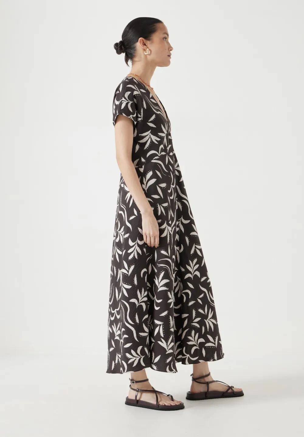 hush Dresses|Grace Air Flow V-Neck Maxi Dress Palm Print Chocolate