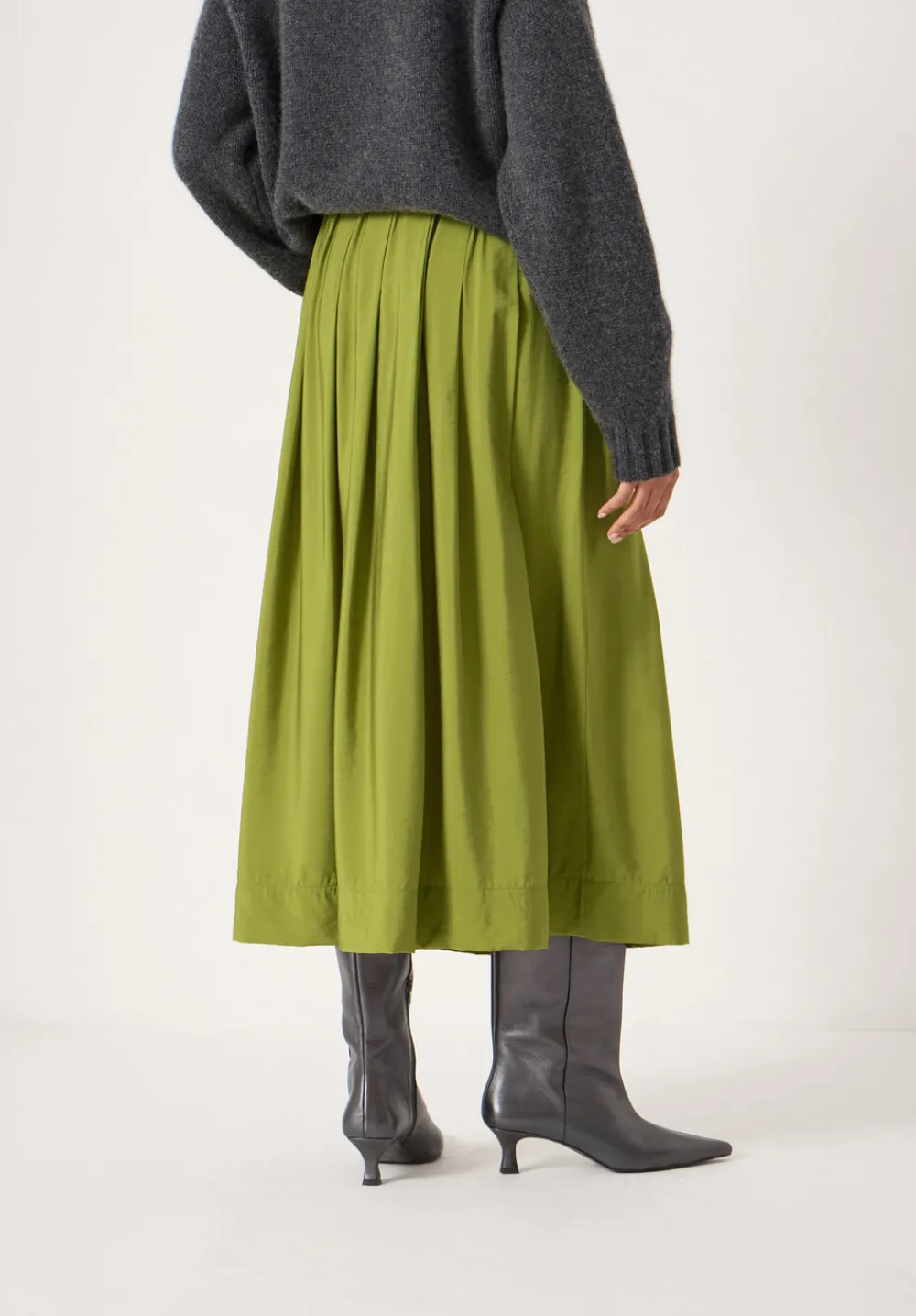 hush Skirts|Ivy Pleated Air Flow Midi Skirt Olive Green