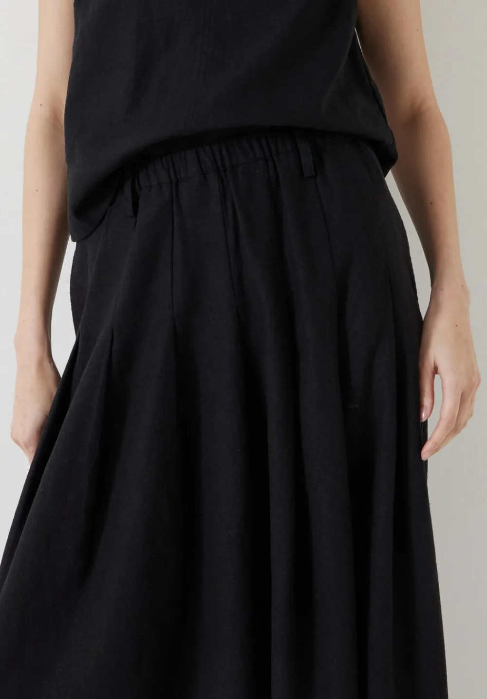 hush Skirts|Ivy Pleated Linen Blend Midi Skirt Washed Black