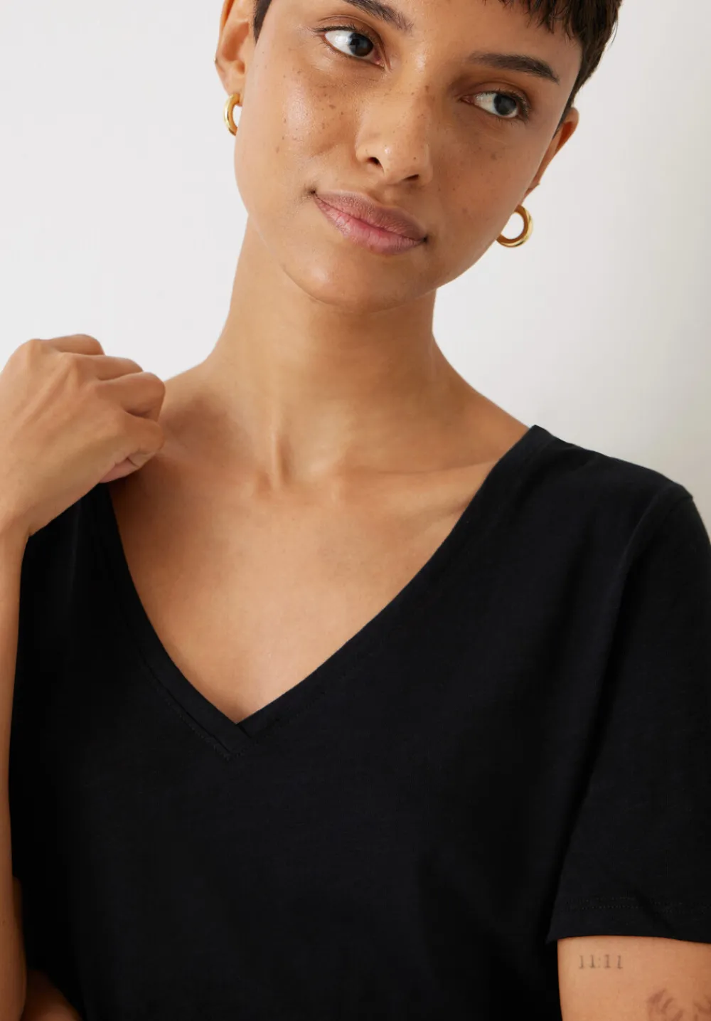 hush Tops & T-Shirts|Kali Cotton Slub V-Neck T-Shirt Black