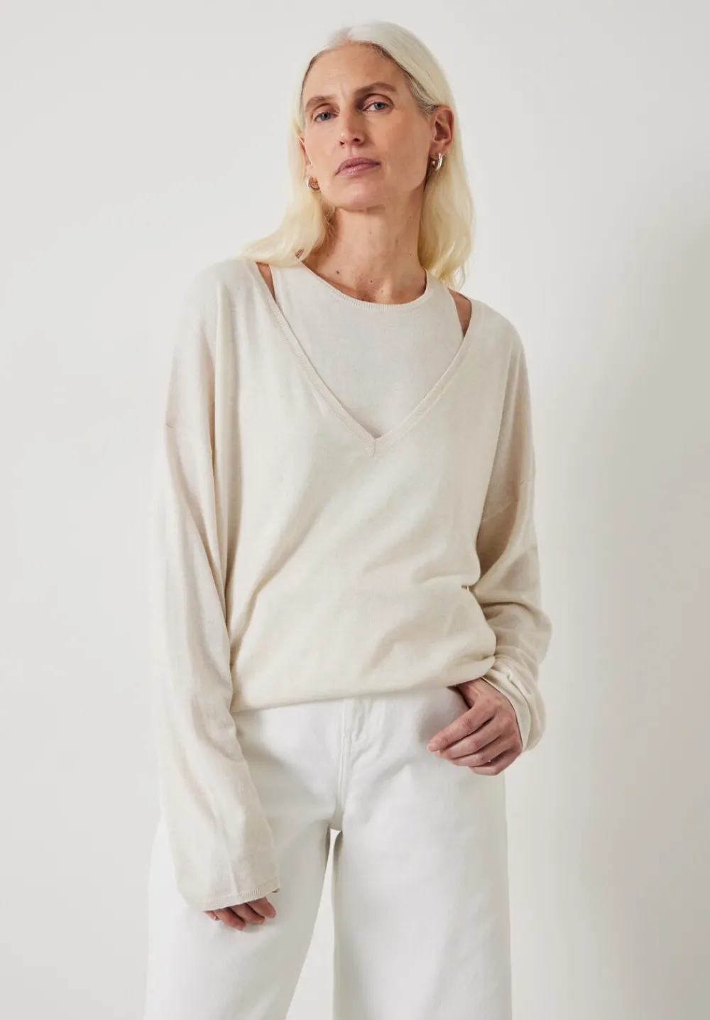 hush Jumpers & Cardigans|Kitty Super Slouchy Easy V Jumper Soft White