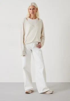 hush Jumpers & Cardigans|Kitty Super Slouchy Easy V Jumper Soft White