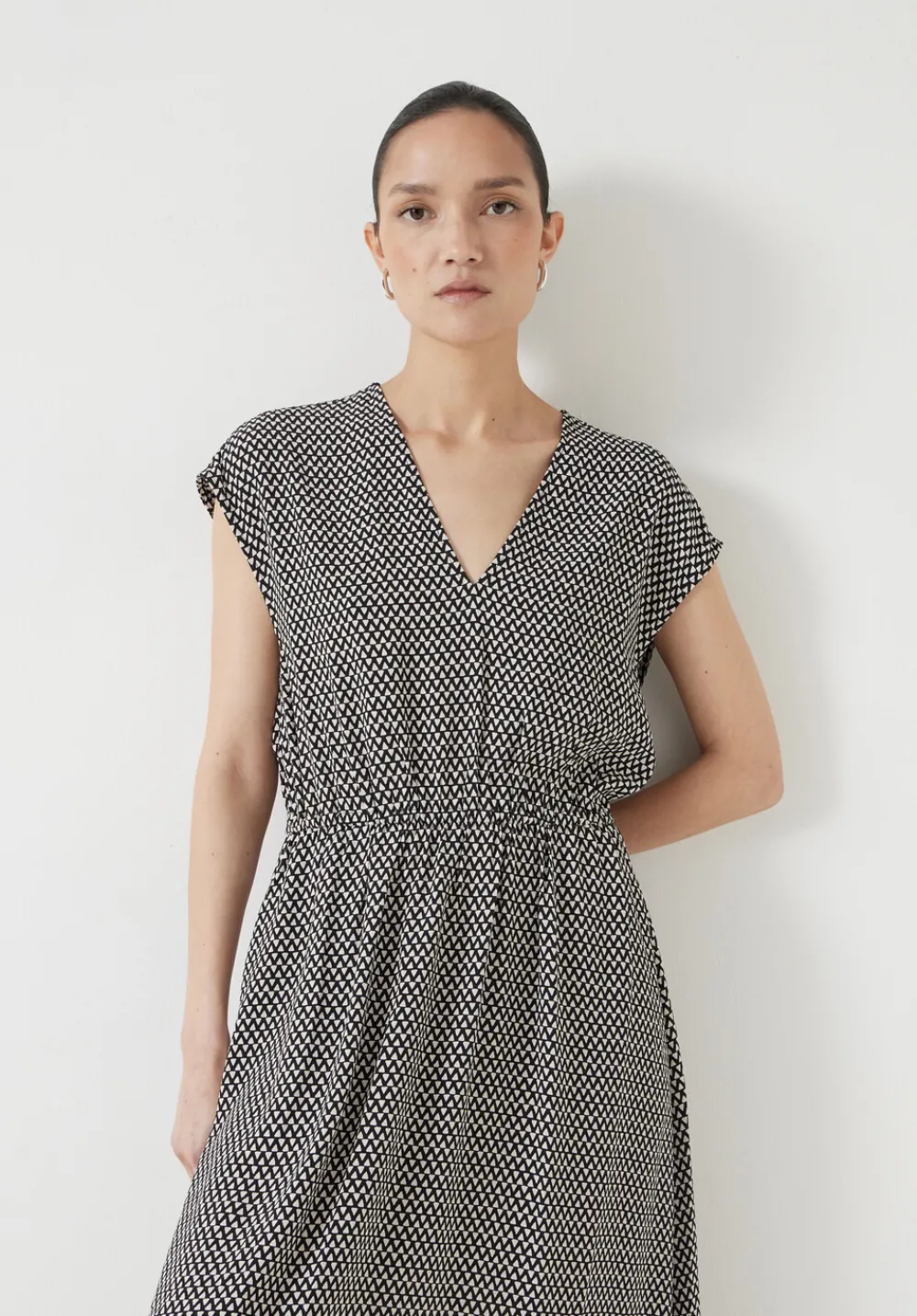 hush Dresses|Klara Relaxed Maxi Dress Triangles Black
