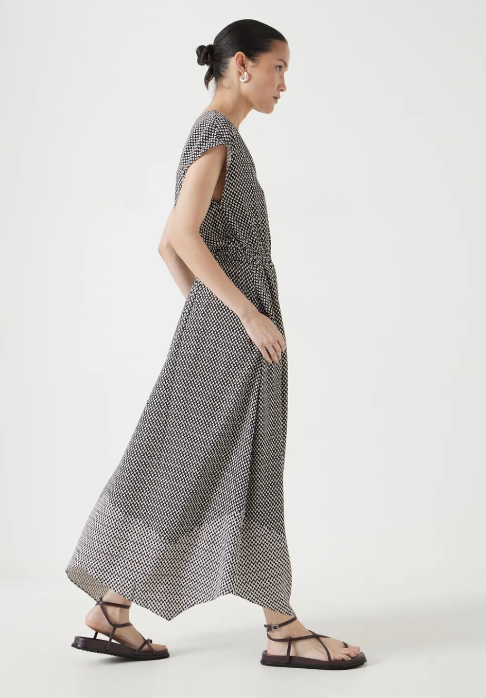 hush Dresses|Klara Relaxed Maxi Dress Triangles Black