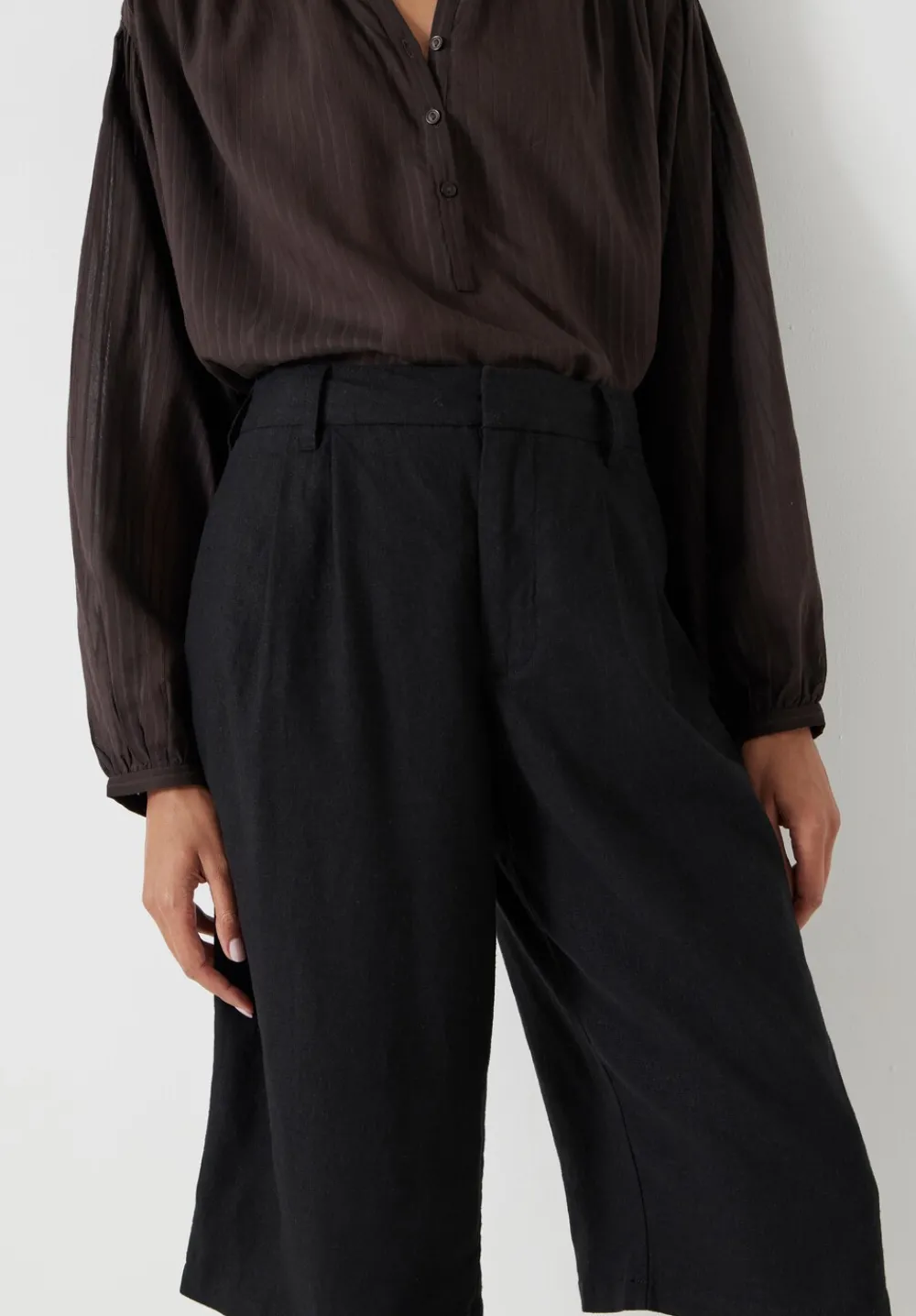 hush Shorts|Linen Blend Lya Bermuda Shorts Washed Black