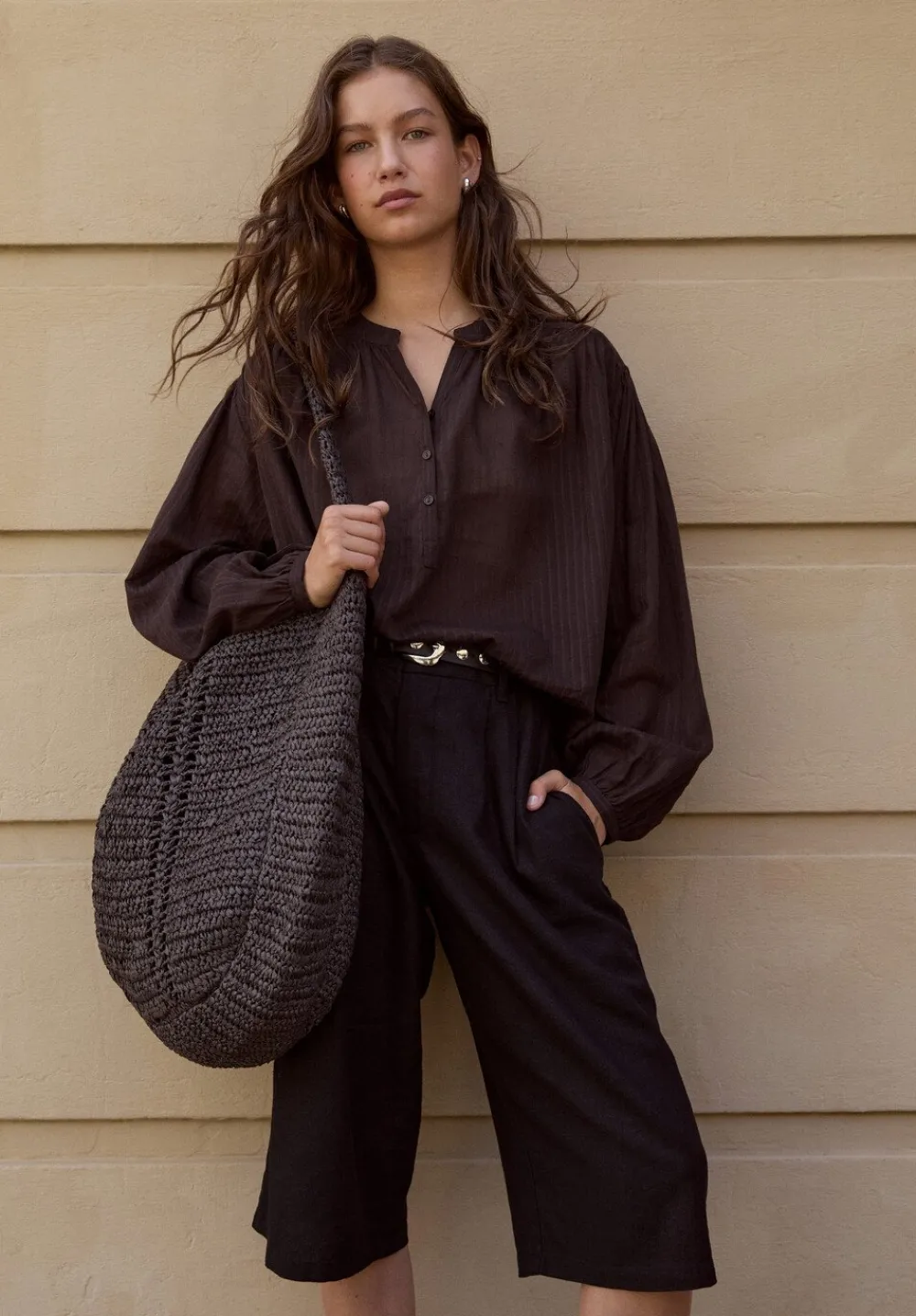 hush Shorts|Linen Blend Lya Bermuda Shorts Washed Black