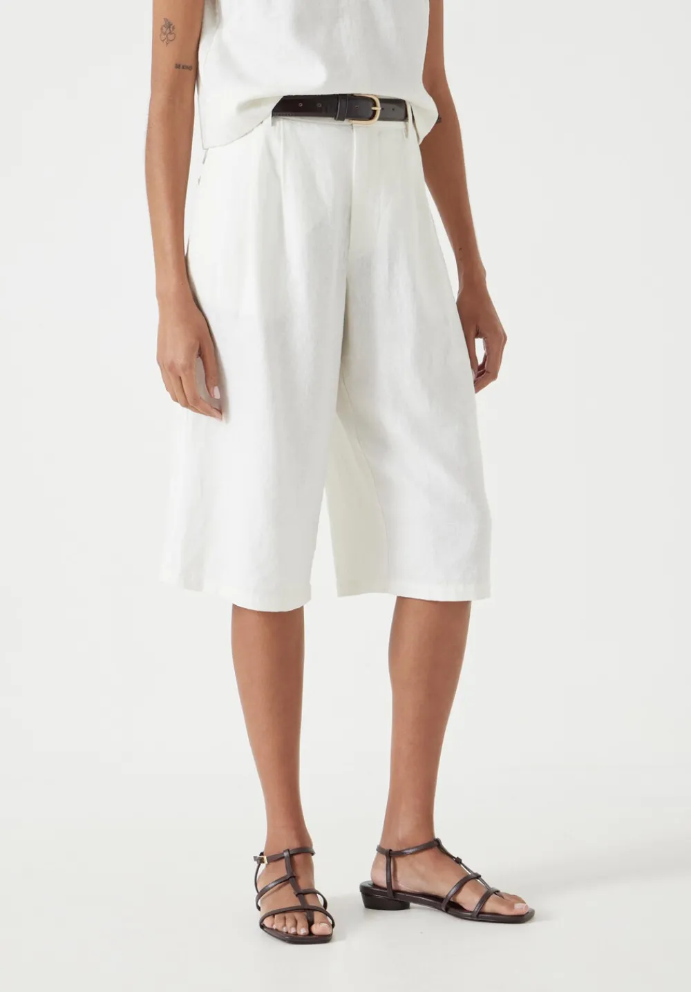 hush Shorts|Linen Blend Lya Bermuda Shorts White