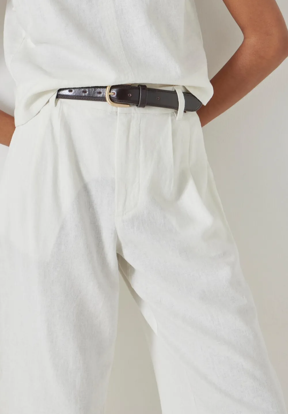 hush Shorts|Linen Blend Lya Bermuda Shorts White