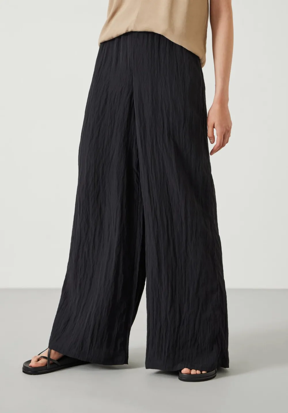 hush Trousers|Mabel Fluid Wide Leg Crinkle Trousers Black