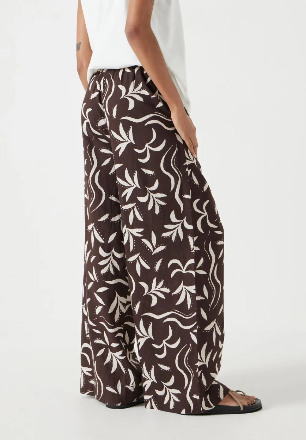 hush Trousers|Printed Linen Blend Trouser Palm Print Chocolate