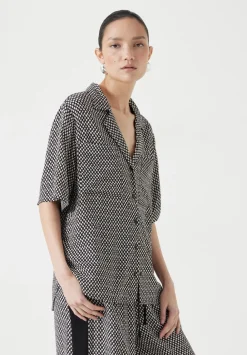 hush Tops & T-Shirts|Shirts & Blouses|Revere Collar Short Sleeve Shirt Triangles Black