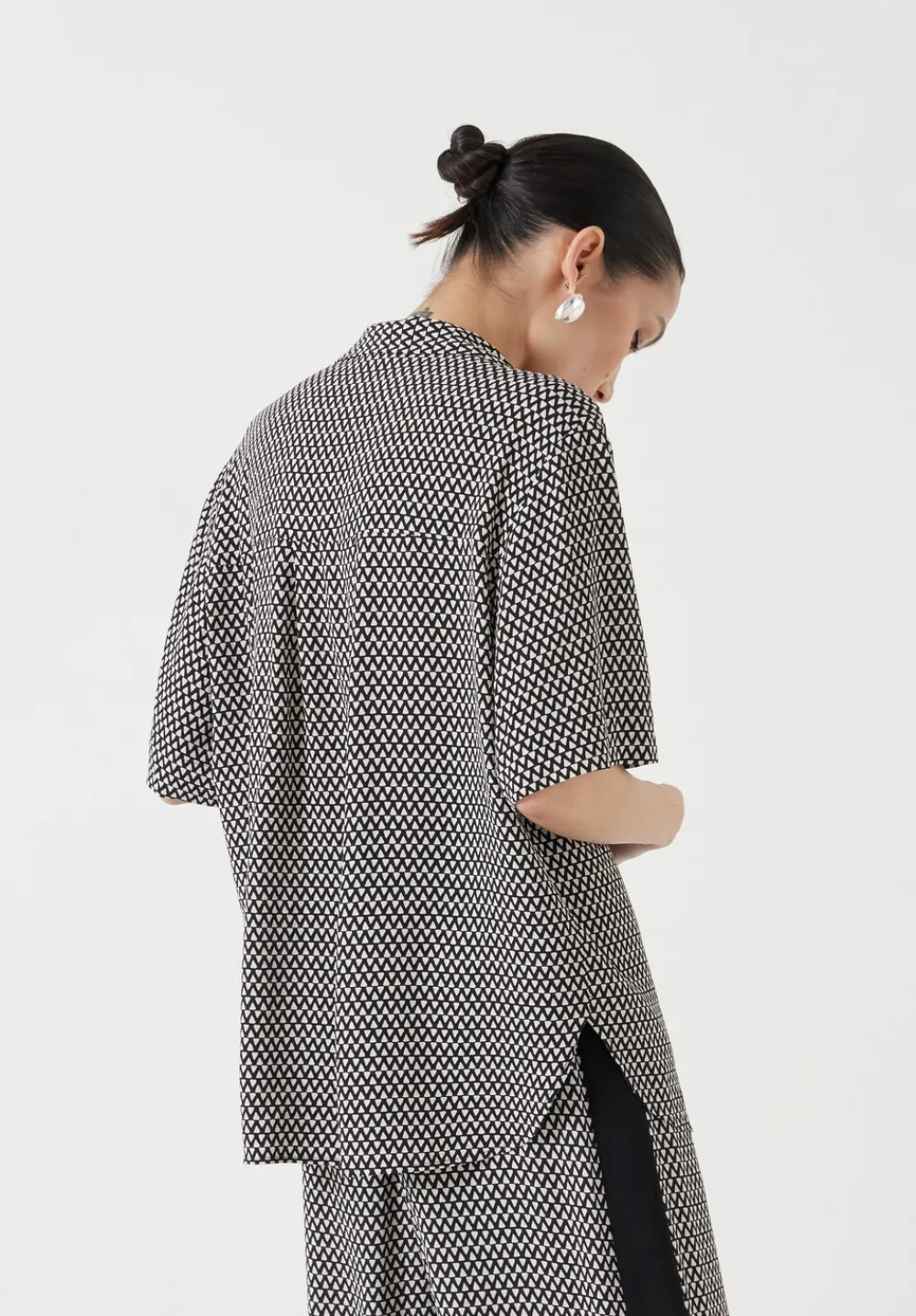 hush Tops & T-Shirts|Shirts & Blouses|Revere Collar Short Sleeve Shirt Triangles Black