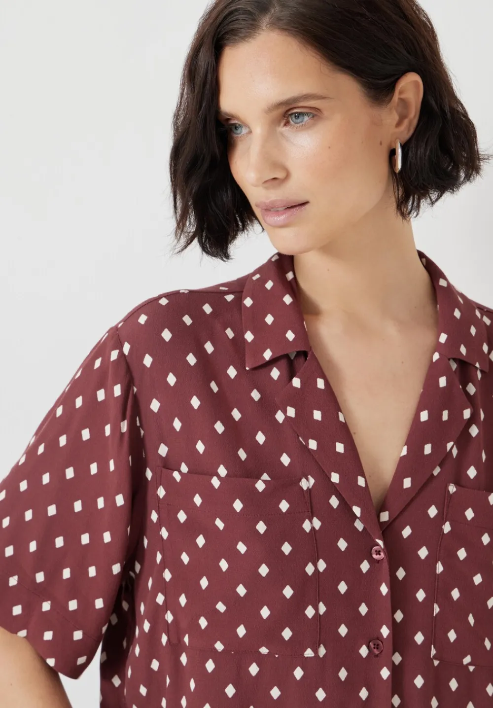 hush Tops & T-Shirts|Shirts & Blouses|Revere Collar Short Sleeve Shirt Dark Red Diamond