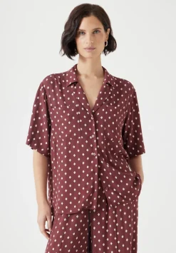 hush Tops & T-Shirts|Shirts & Blouses|Revere Collar Short Sleeve Shirt Dark Red Diamond
