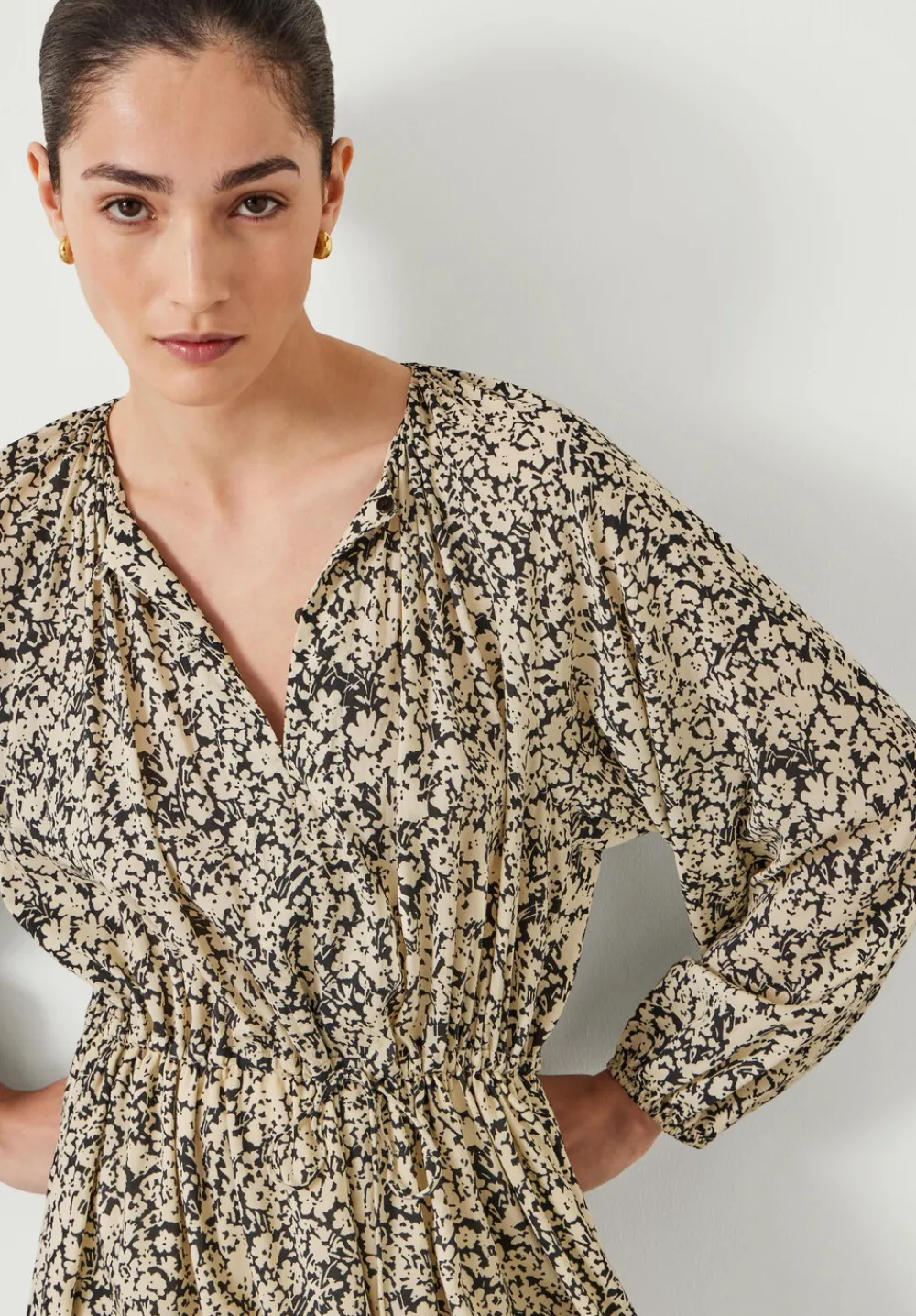 hush Dresses|Sara Gathered Mini Dress Silhouette Floral Neutral