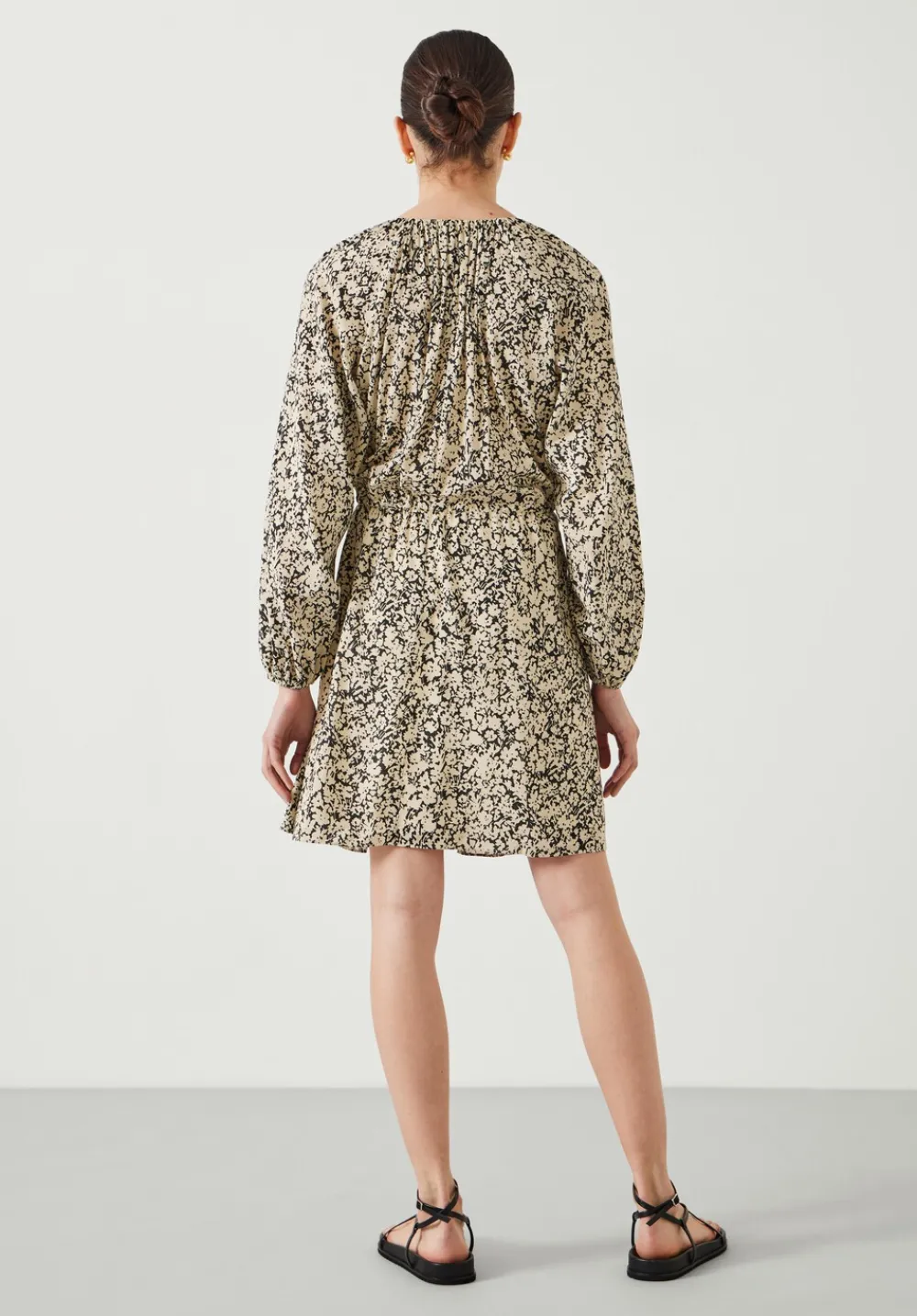 hush Dresses|Sara Gathered Mini Dress Silhouette Floral Neutral