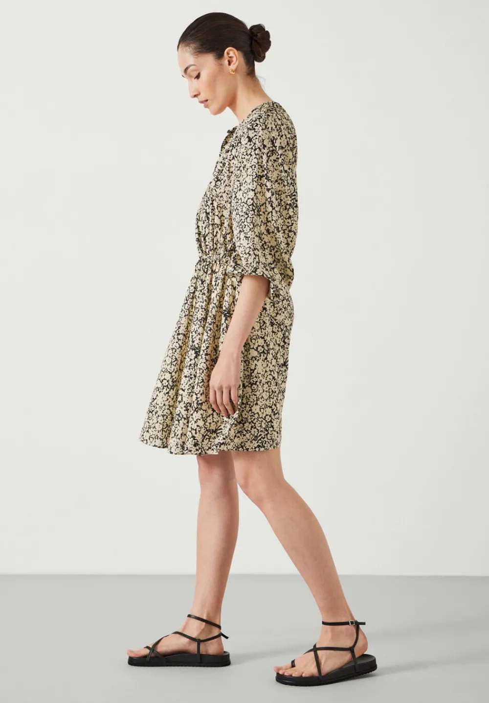 hush Dresses|Sara Gathered Mini Dress Silhouette Floral Neutral