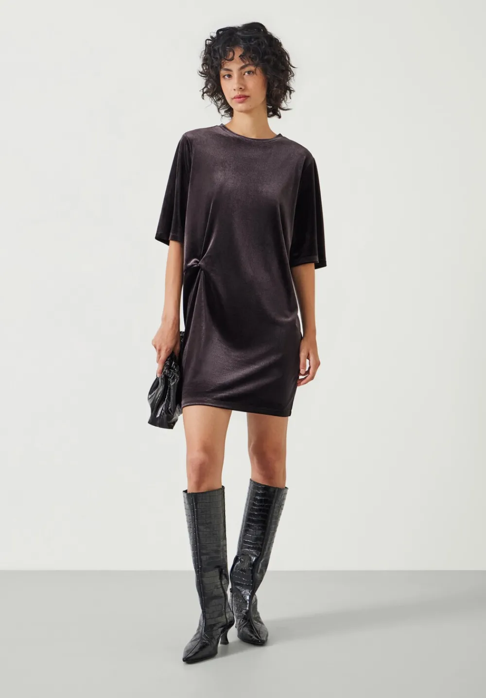 hush Dresses|Vicky Velvet Mini Dress Raisin Brown